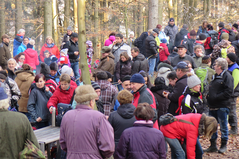 Na Mařenku (711 m n. m.) jako vždy dorazily stovky lidí.