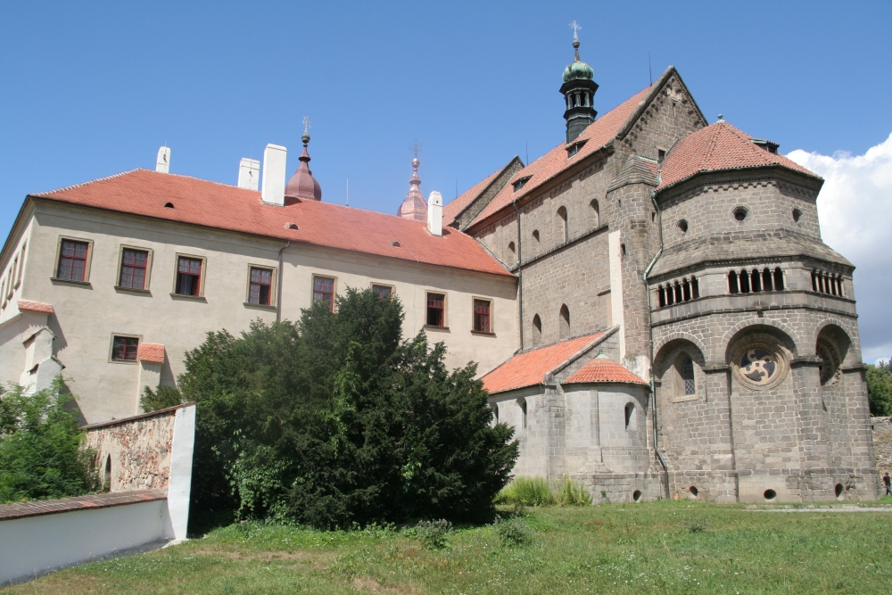 Otevřena samozřejmě bude i bazilika, odkud se mj. bude naživo vysílat do Českého rozhlasu.