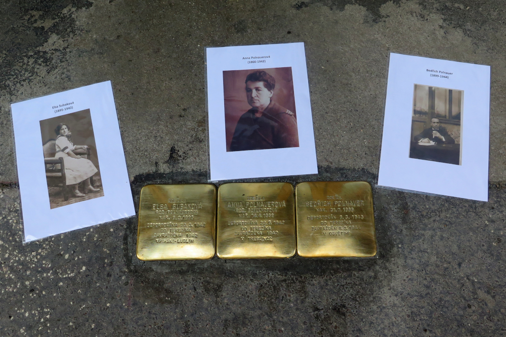 Nové Stolpersteiny na Karlově náměstí 14